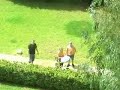 Wasserbomben auf Passanten