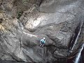 barranquismo salto anelles caminando en vertical