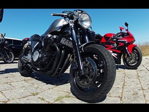 racer - My friend's Yamaha XJR 1300 Cafe Racer, awesome motorcycle, loud and fast. Some wheelie's, fly by's, walkaround the bike and reving it up. GoPro HERO2 HD.