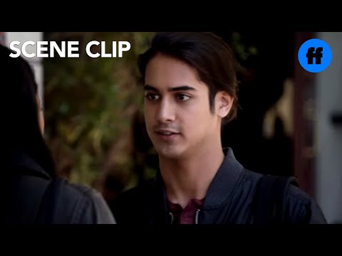 Twisted - Season 1: Episode 7, Clip: Mixed Signals | Freeform