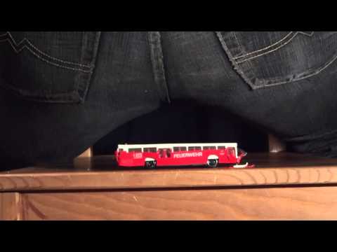 buttcrush - Hier wird ein schöner Sammelbus der Feuerwehr von einem gewaltigen Jeansarsch gnadenlos zerstört und platt gemacht.