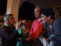 ana reverte cantando unos fandangos entre el publico