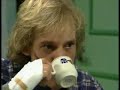 laura, robert en dani�l vieren het feestelijke nieuws. marre maakt zich zorgen om de steeds hechter wordende relatie van arnie en terri. frank besluit met hem te gaan praten. helen's operatie lijkt geslaagd te zijn. dani�l bezoekt laura en stelt haar een zeer directe vraag.

uitgezonden op 9 januari 1991

copyright rtl4