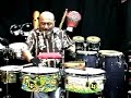 Eddie Palmieri en timbales.