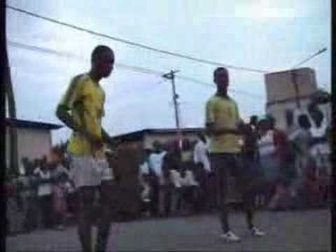konami - O non! pas de PES2...regardez tout simplement. La danse des champions made in Ivory coast.