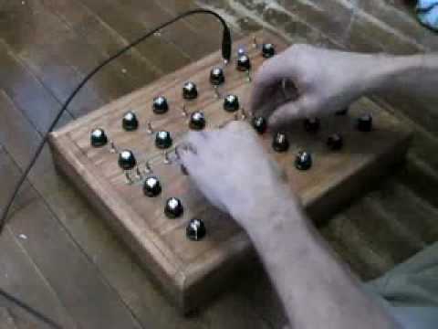 Wooden noise drone synth