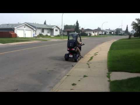 Xingyue - This scooter appeared in my neighbourhood one day so I had to take a look. Frankly, it seems underpowered and a little unstable. Interesting concept though.