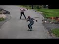 Finalmente ho capito a cosa servono questi skate anacronistici! http://www.youtube.com/watch?v=5H5Ge090zpE