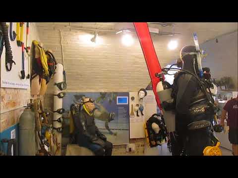 Living Mannequin Diver exhibit mannequin-man performming as a Museum Dummy: The Diving museum in Gosport played a prank on its visitors over the holiday weekend. They replaced their diving exhibit mannequin with a real person with hilarious results.
for The Diving Museum on 02/09/2017