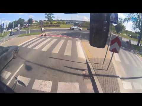 Wjechał motorem w dziewczynkę na rowerze i zwiał!