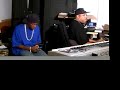 Rockwilder とのスタジオで働くNeil Farrell (Icadon)