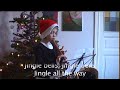 Evi speelt Jingle Bells op de blokfluit