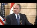 bush kena baling kasut