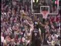 Travis Outlaw with the huge slam!