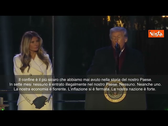 Trump accende l'albero di Natale a Washington: Stiamo lavorando per la pace