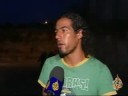 تقرير شيرين أبو عاقلة ـ رام اللهتاريخ بث التقرير : 20\7\2008أظهر شريط فيديو صورا لجندي إسرائيلي يطلق رصاصة على شاب فلسطيني بينما كان يقف الى جانبه تماما بعد اعتقاله وهو معصوب العينين ومقيد اليديْن. وقالت منظمة بتسيليم الحقوقية الإسرائيلية إن الحادثة وقعت قبل أسبوعين أثناء احتجاج على الجدار العازل في قرية نعلين بالضفة الغربية.
