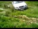 Kia Sorrento in mud
