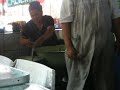 COCHABAMBA MERCADO HACIENDO CHORIZOS