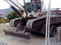 come caricare un 'escavatore sul camion in mancanza di rampe!!!!!!!!
