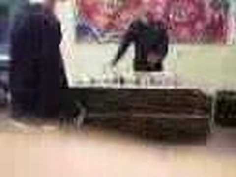 Lesley & Michael kruipen op school @ ...