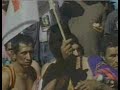 Racismo: Al menos 18 campesinos fueron hoy golpeados, tomados como rehenes y posteriormente humillados semidesnudos en plena Plaza 25 de Mayo de Sucre, presuntamente por grupos instigados por el Comité Interinstitucional, que se movilizó de manera violenta para evitar la llegada del presidente Evo Morales a esa ciudad.Una turba de jóvenes allanó durante la mañana varias viviendas de Sucre, donde se encontraban alojados campesinos que llegaron a la ciudad para participar del acto organizado por la presidencia de la República en el estadio Patria.Las mujeres campesinas con lágrimas en los ojos y lleno de impotencia, también, sufrieron agresiones físicas y verbales, lleno de adjetivos racistas que emitieron con furia los agresores.Tras la golpiza, varios de los campesinos fueron tomados como rehenes y posteriormente trasladados a la Plaza 25 de Mayo, donde fueron obligados 
