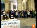 Udal ordenatza baliogabetzea eta euren eritzia kontutan hartzea eskatu dute lokaletako 100 gazte baino gehiagok udaletxearen aurrean egindako prentsaurrean