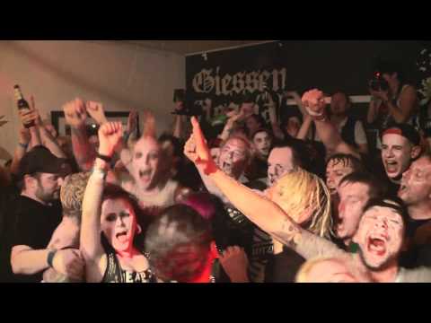 giessen - Aus der achtgrößten Stadt Hessens hatte uns eine Einladung von einer Punk-WG erreicht, die in einem sehr unpunkigen Viertel ein ganzes Haus bewohnt, was scho...