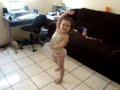 cantando com a abertura de little einsteins.