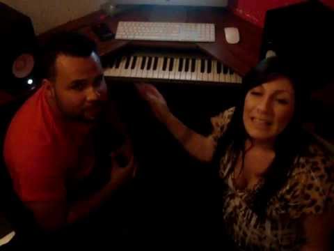 Rayda dando un preview tema - Dance All Night -