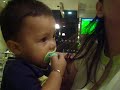 Ni�o come pelo