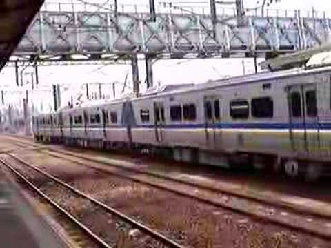 電車EMU700