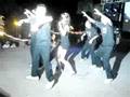 BAILE SORPRESA EVELYN Y STONE BOYS TKT