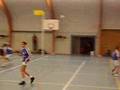 Korfbal - Annelies Schuitema scoort voor Nic. 2