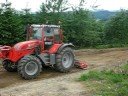 Grader-Anbau an Schlepper mit Verdichter