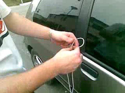 Como abrir la puerta de un coche sin llaves