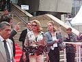apr�s tant d'attente, enfin.
direction tapis rouge && voir ma pote* catherine deneuve. 
*je rigole bien sur
ps: ce n'est pas moi qui parle