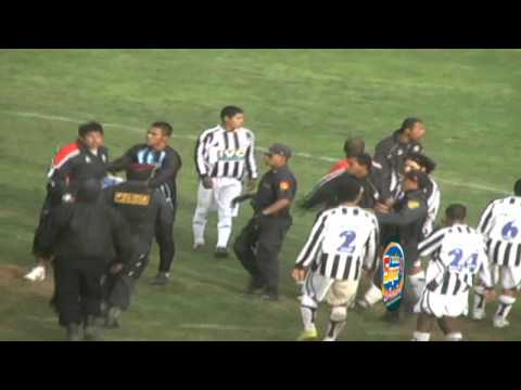 Agresiones y rezos en un partido de la Copa Perú