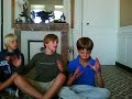 Trois Cousins, Trois Cons