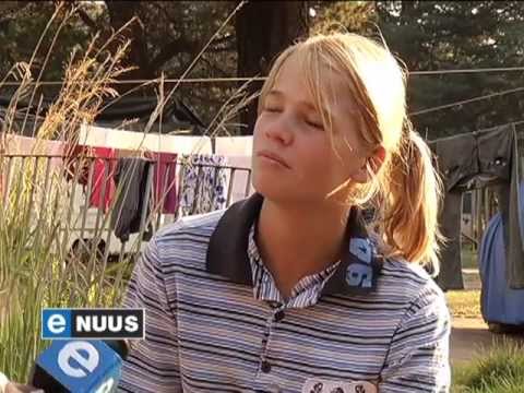 Jong atletiekster woon in plakkerskamp / Young athletics star lives in squatter camp Jong atletiekster woon in plakkerskamp / Young athletics star lives in squatter camp