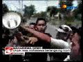menyelamatkan diri masing-masing....