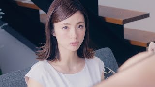 上戸彩とお父さんの部屋でなぜか的場浩司がトレーニング!?／SoftBank Air（ソフトバンクエアー）新CM『どんな部屋にも合う』篇