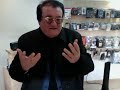 Leone fa gli auguri per Natale