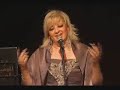 اللي يحب يبان في عينيه - المطربة العربية شادية حامد.wmv