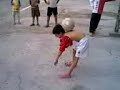 لاعب كرة قدم صغير موهوب جدا