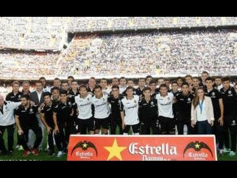 Valencia CF: El VCF Juvenil A y Cinthia, homenajeados en Mestalla