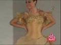 Allisson modelando vestidos de 15 años