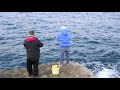 pesca del calamar con caña desde costa.    squid fish.