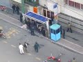 um dos muitos porquês que o Brasil não deveria receber o Ahmadinejad. taí a polícia do Irã descendo a chibata no povo. http://is.gd/4Np88
