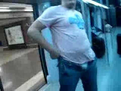 bragas de niñas en el metro