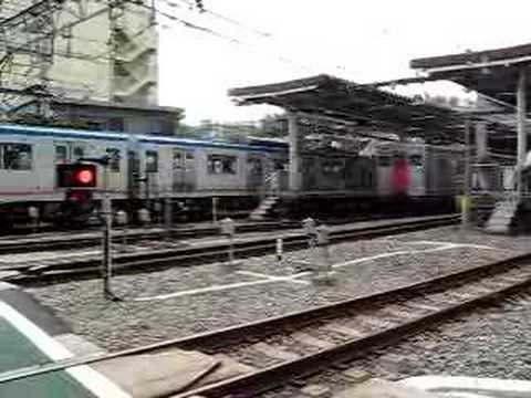 相鉄線　二俣川駅前の踏切